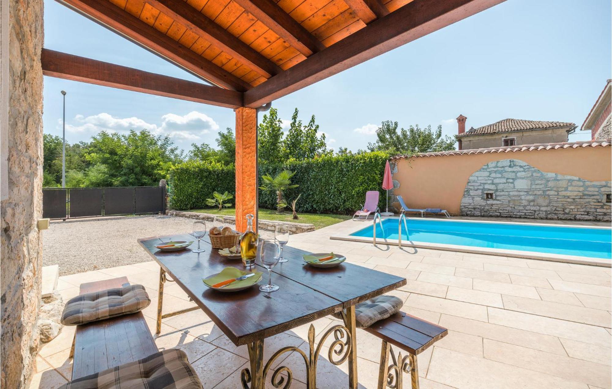 Lovely Home In Visnjan With Outdoor Swimming Pool Exterior photo