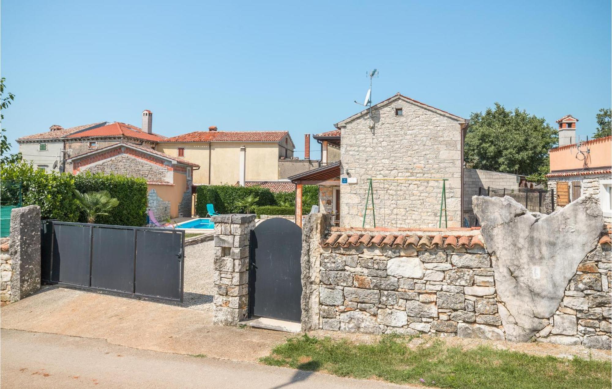 Lovely Home In Visnjan With Outdoor Swimming Pool Exterior photo
