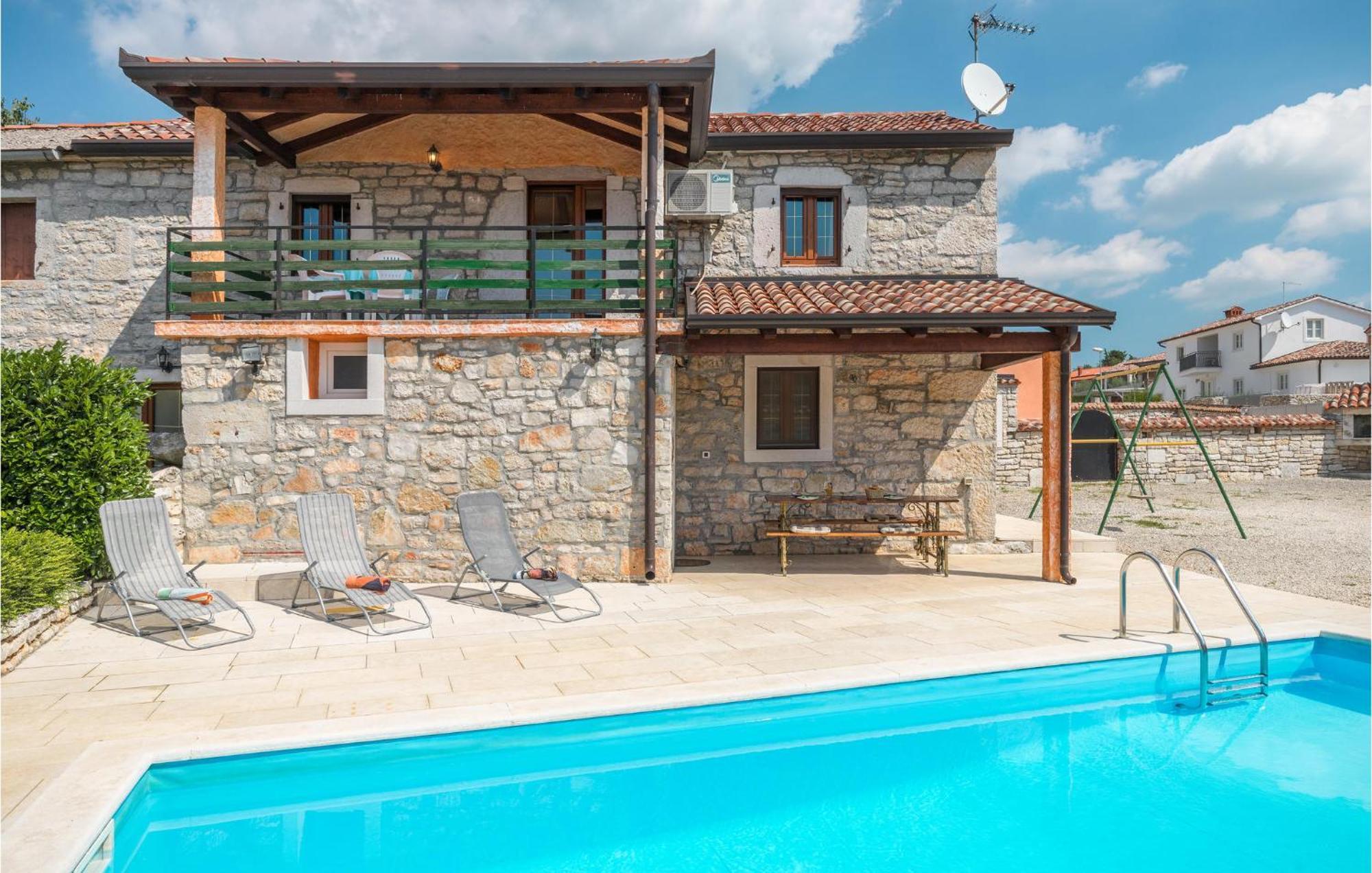 Lovely Home In Visnjan With Outdoor Swimming Pool Exterior photo