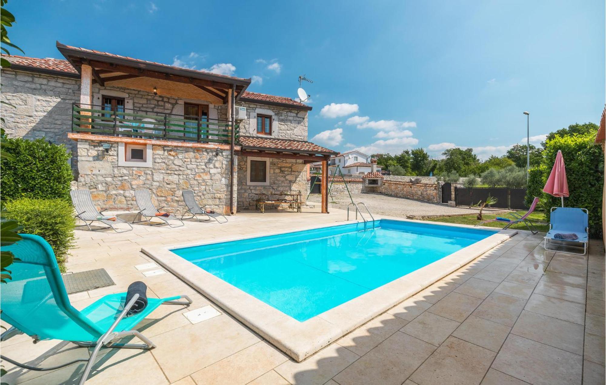 Lovely Home In Visnjan With Outdoor Swimming Pool Exterior photo