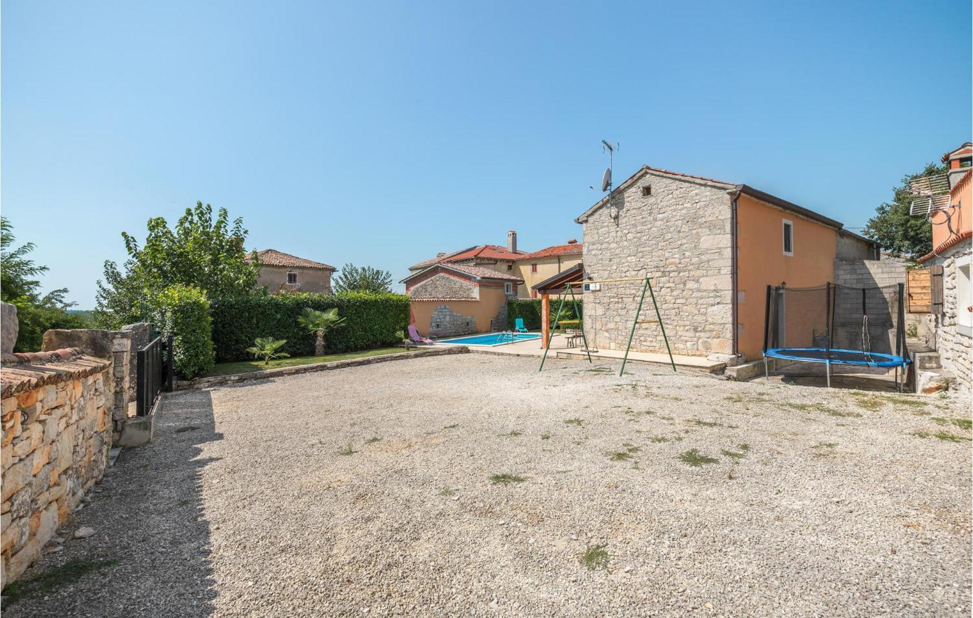 Lovely Home In Visnjan With Outdoor Swimming Pool Exterior photo